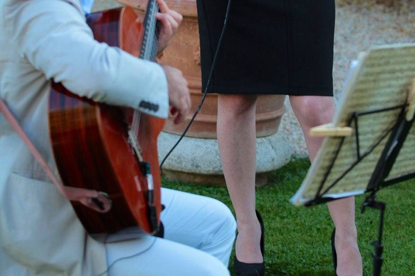 Jazz singer and guitar duo performing at Borgo Santo Pietro, Siena