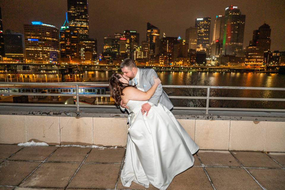 Wedding couple with skyline