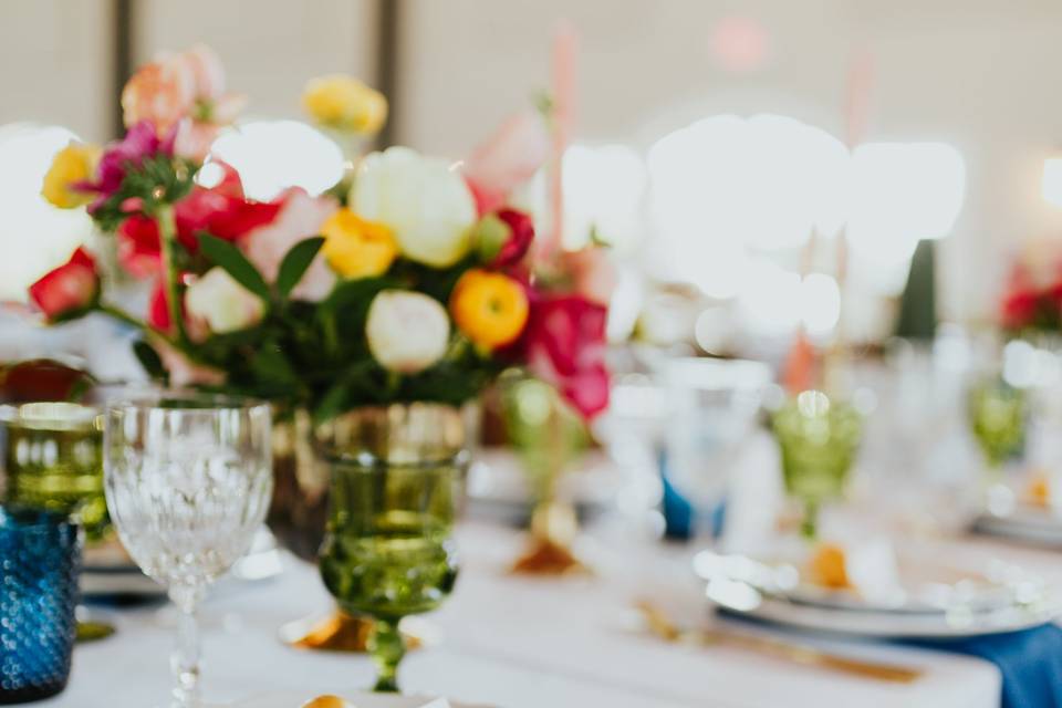 Table setup and centerpiece | Photography by Katie Cunningha
