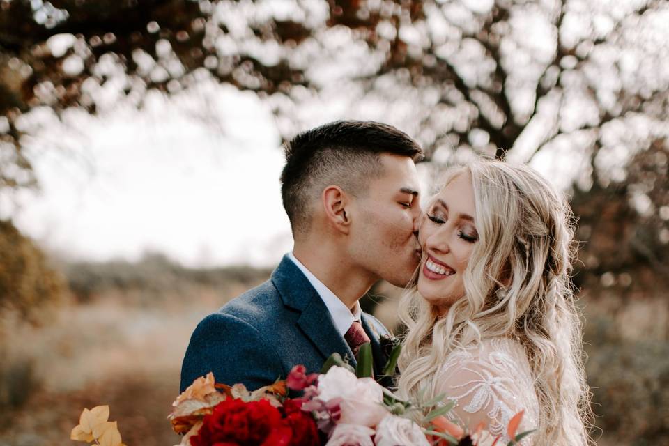 Couple's kiss | Photography by Peyton Byford