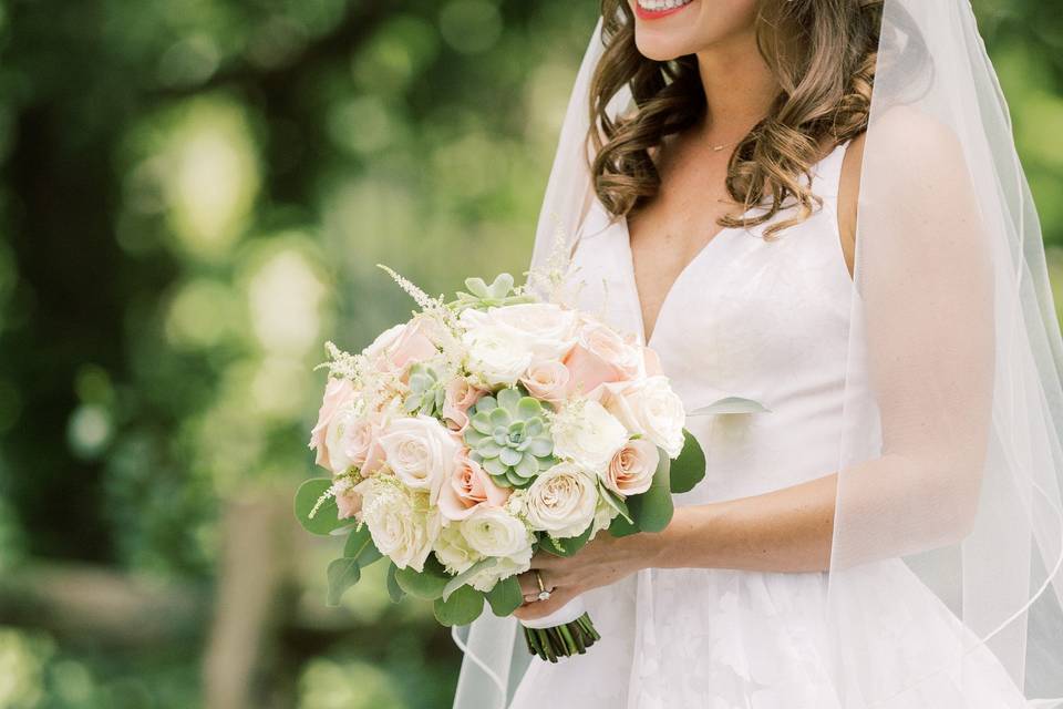 Bridal portrait with bouquet