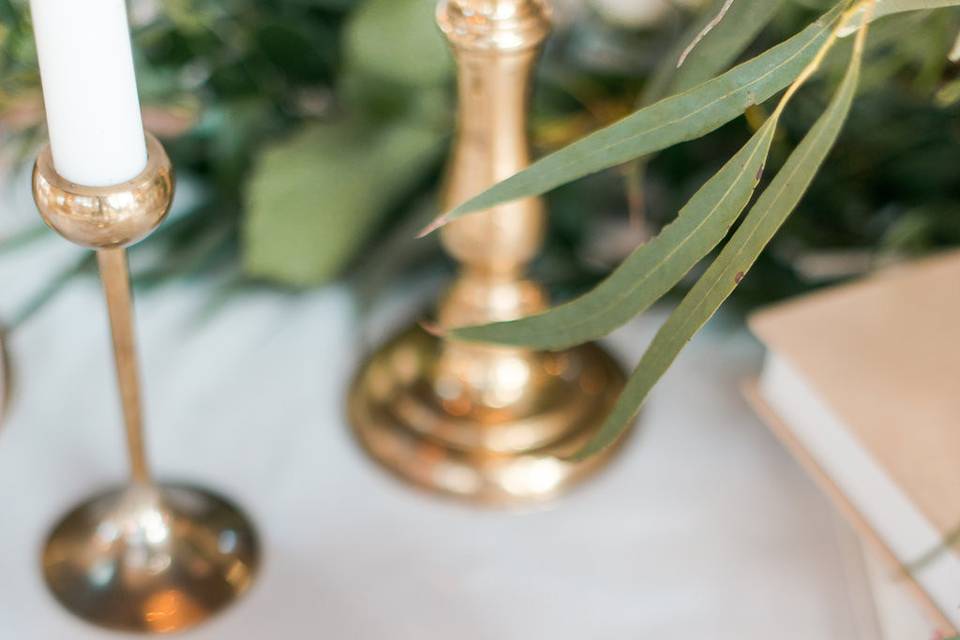 Gold calligraphy place cards decorated each guest's place setting.