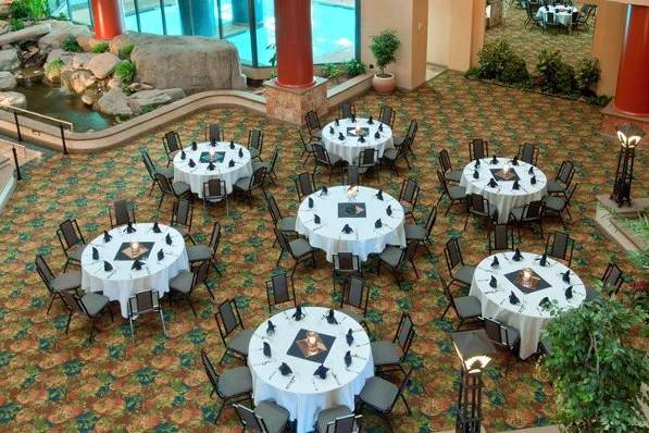 Table Rounds Atrium