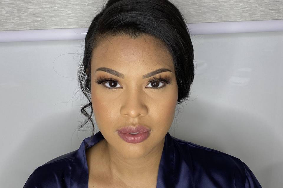 Natural-looking soft glam makeup