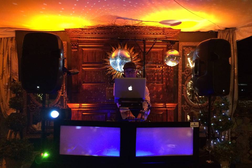 DJ set up