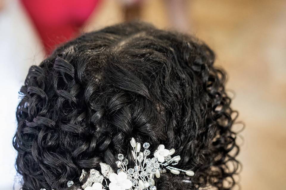 Curly hairstyle for bride Dash