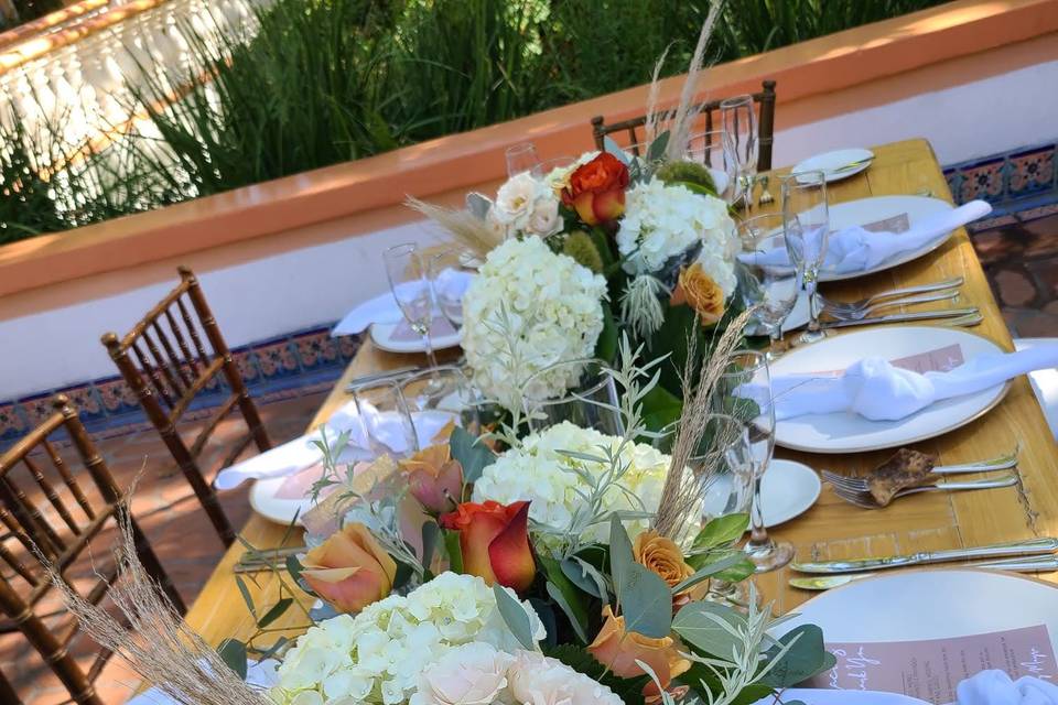 Table floral arrangement