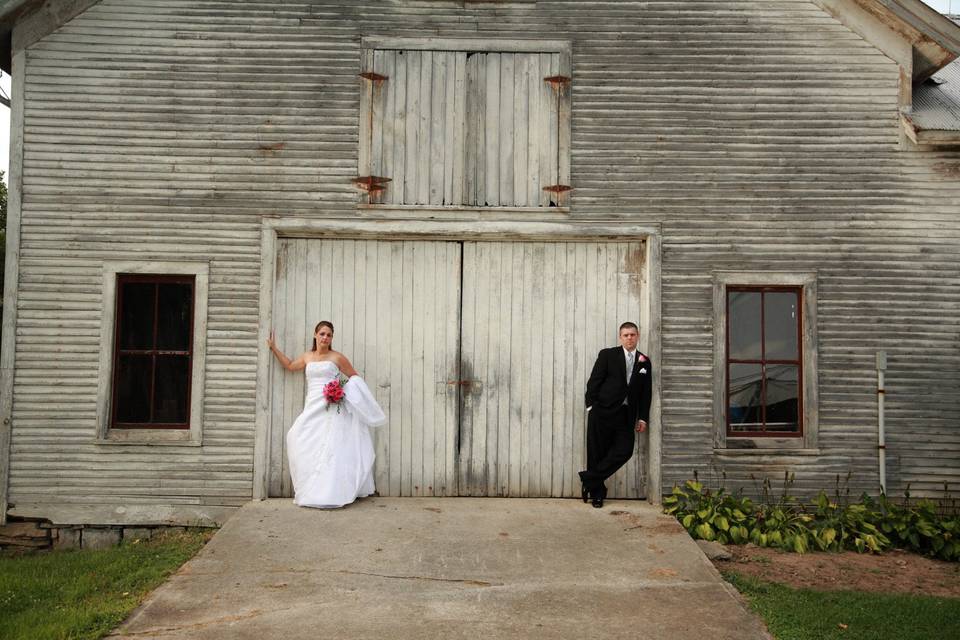 Photographers and couples all love the historic barn.