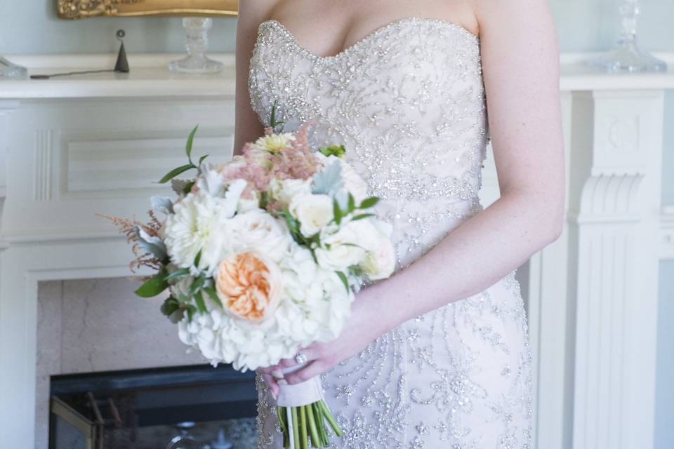 Stunning bride with her bouquet