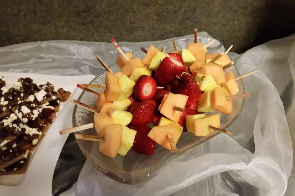 Fruit skewers - fun for kids and adults