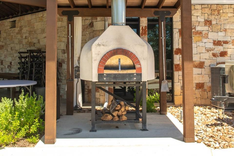 Outdoor pizza oven