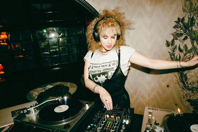 Shana Sarett DJ