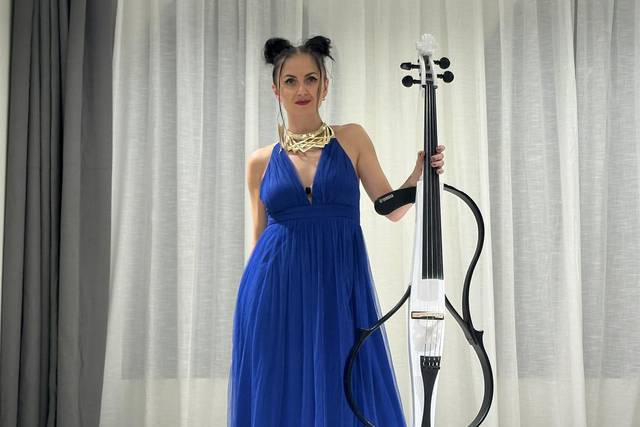 Concert Cellist