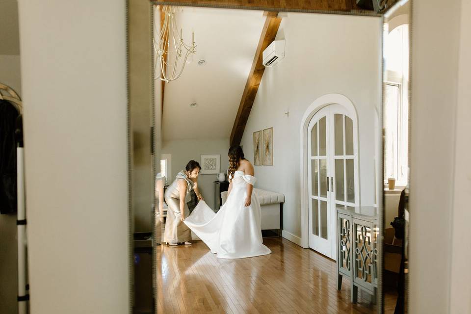 Large Mirrors in Bridal Suite