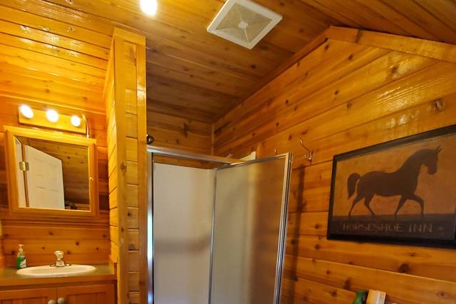 Cabin 2 Bathroom