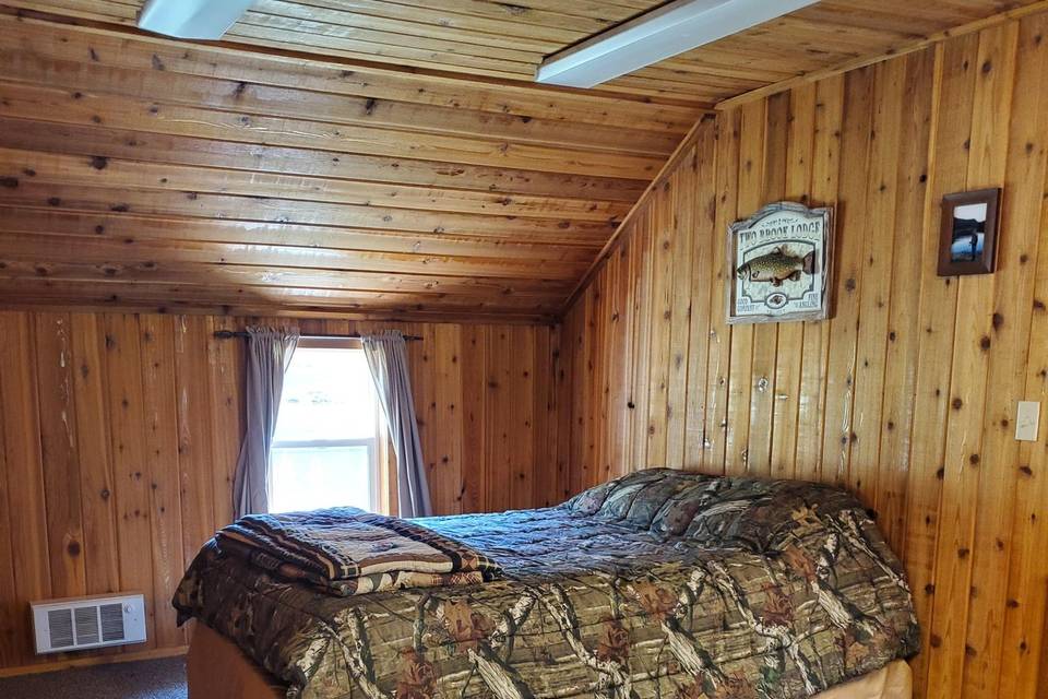 Cabin 2 queen bed