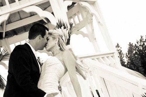 Kiss on the stairs