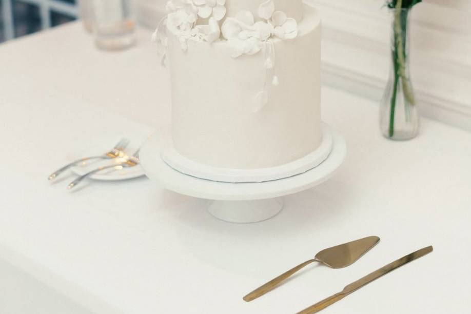 Cutting cake with sugar floral