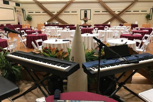 Piano Maniacs Dueling Pianos