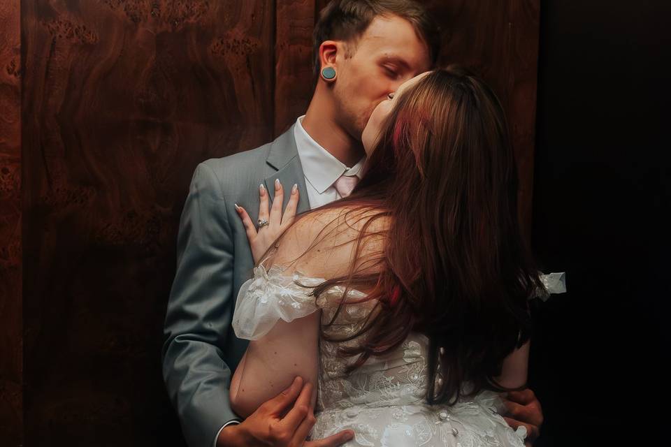 Elevator kiss photo in WI