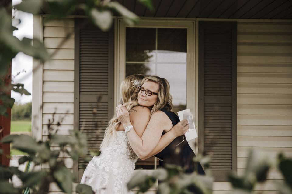 Bride and mom hug