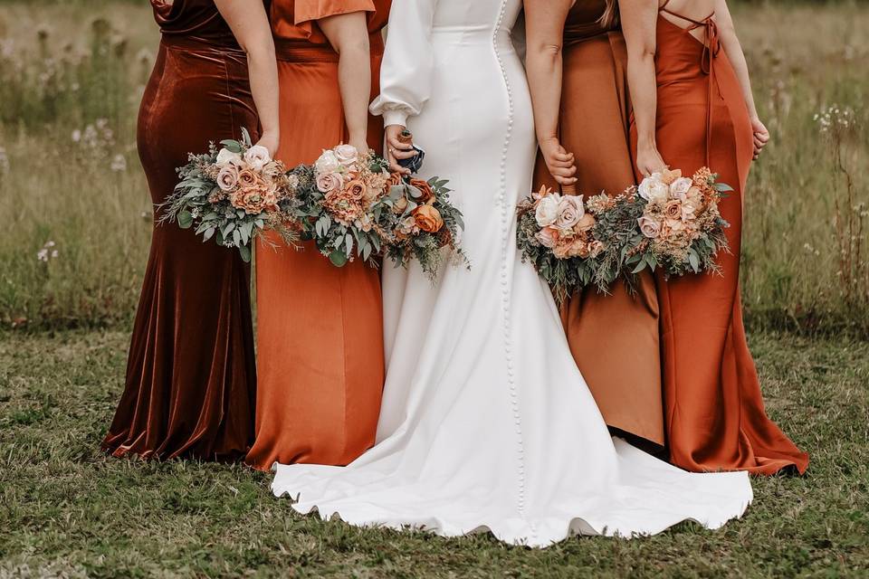 Bridesmaids and boquets