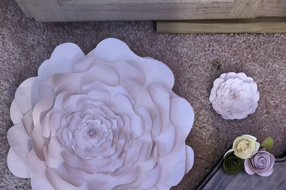 12”, 3” and roller paper flowers.