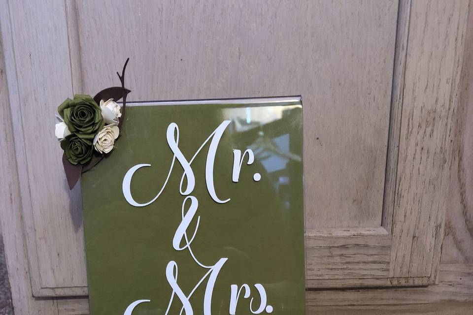 Personalized free standing sign with paper flowers (5x7)