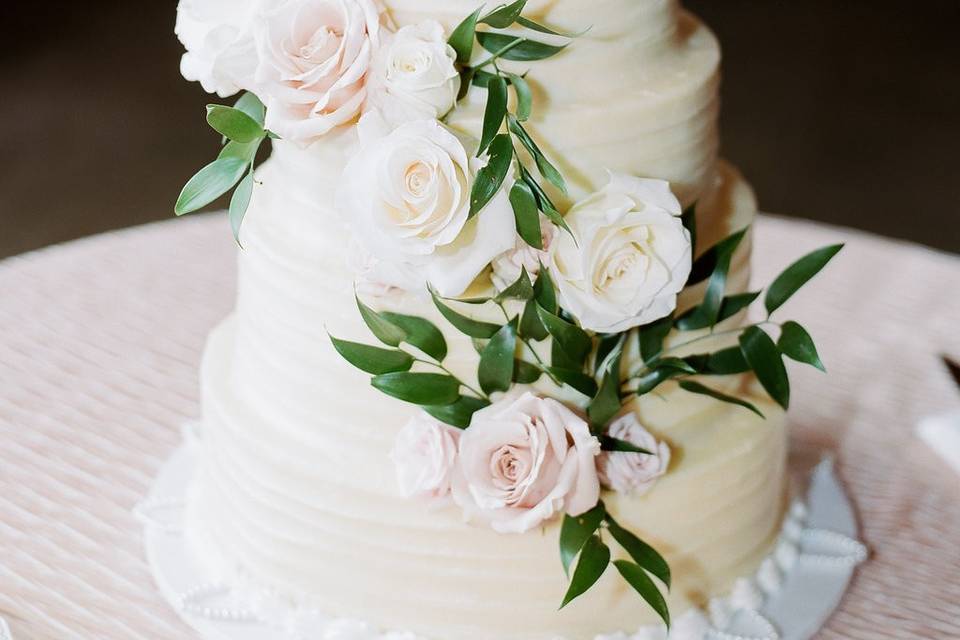 Fresh flowers textured cake