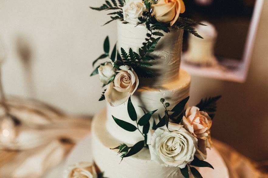 Sugar flower wedding cake