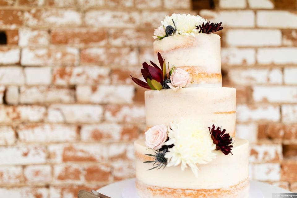 Modern naked cake