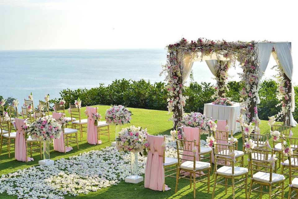 Breezy afternoon ceremony