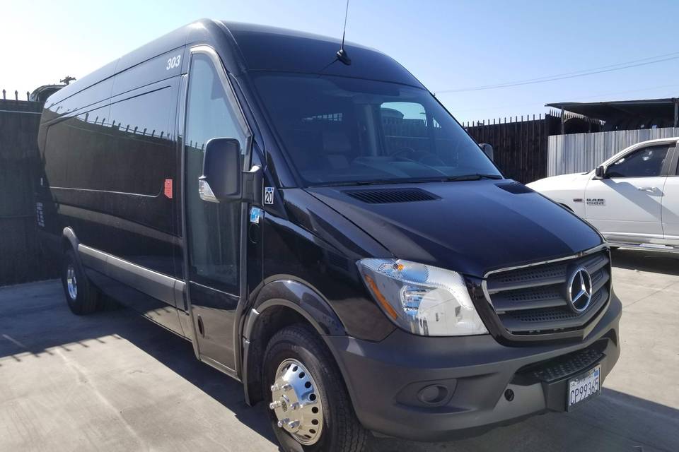 LA Coach Inc - Charter Bus Company