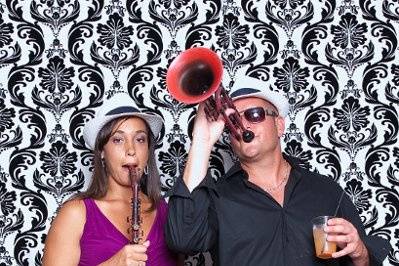 love{struck} | a photo lounge & Vintage Lawn Games
