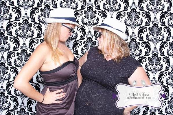 love{struck} | a photo lounge & Vintage Lawn Games
