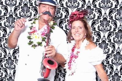 love{struck} | a photo lounge & Vintage Lawn Games