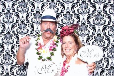 love{struck} | a photo lounge & Vintage Lawn Games