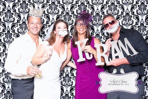 love{struck} | a photo lounge & Vintage Lawn Games