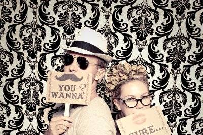 love{struck} | a photo lounge & Vintage Lawn Games