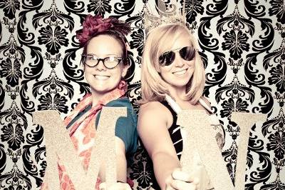 love{struck} | a photo lounge & Vintage Lawn Games