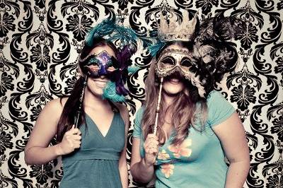 love{struck} | a photo lounge & Vintage Lawn Games
