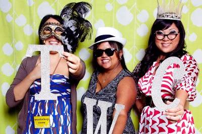 love{struck} | a photo lounge & Vintage Lawn Games