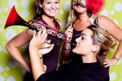 love{struck} | a photo lounge & Vintage Lawn Games