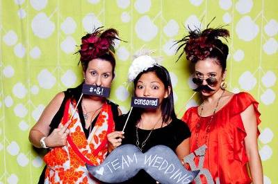 love{struck} | a photo lounge & Vintage Lawn Games