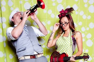 love{struck} | a photo lounge & Vintage Lawn Games