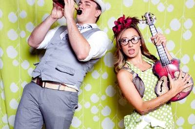 love{struck} | a photo lounge & Vintage Lawn Games