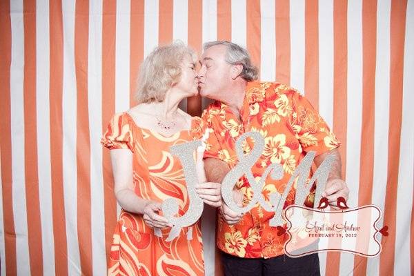 love{struck} | a photo lounge & Vintage Lawn Games