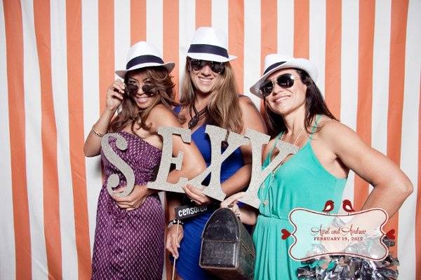 love{struck} | a photo lounge & Vintage Lawn Games