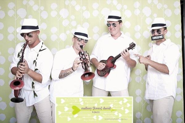 love{struck} | a photo lounge & Vintage Lawn Games