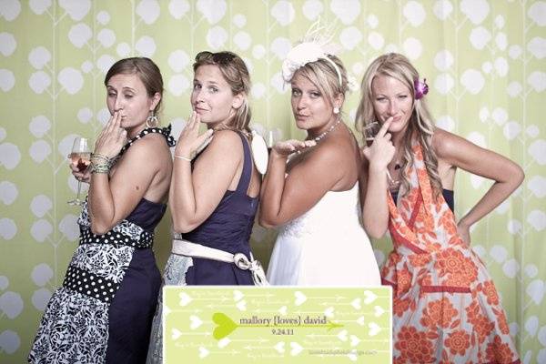 love{struck} | a photo lounge & Vintage Lawn Games